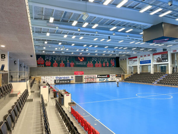 Stort banner i FHK hallen